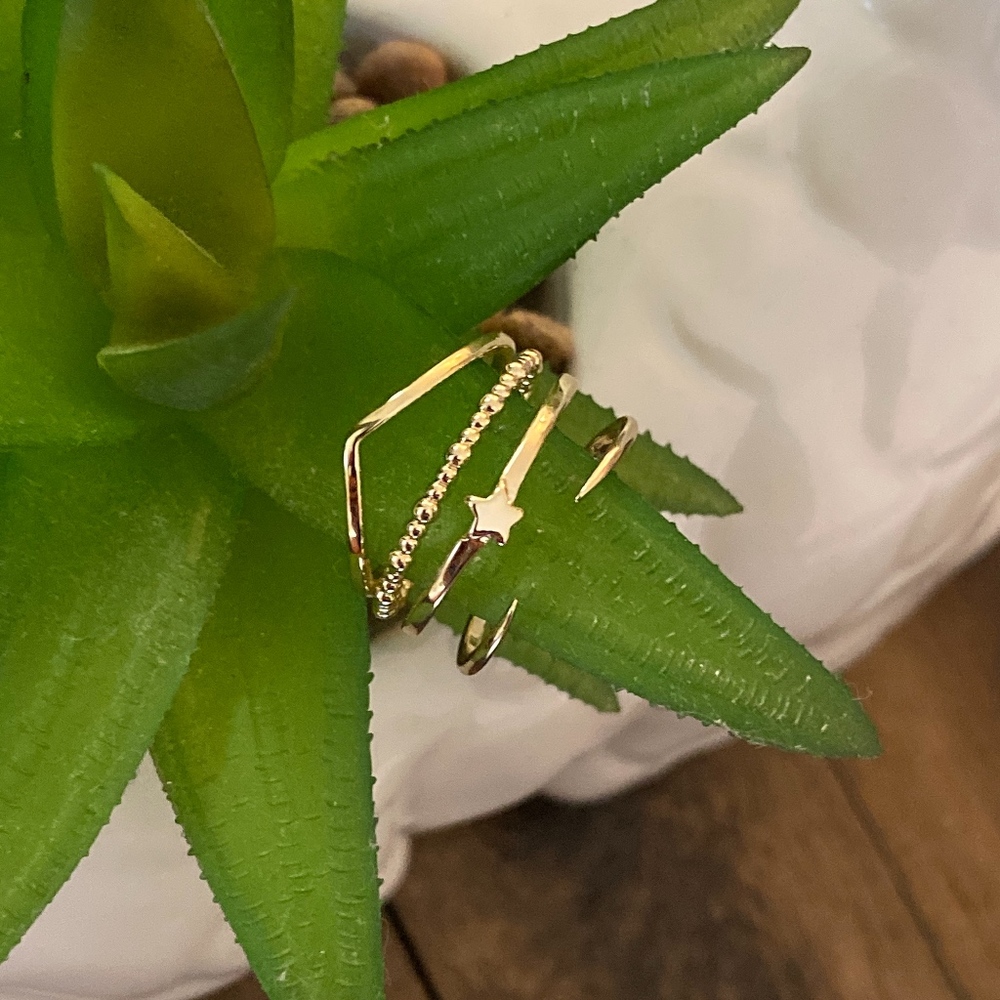 PURA VIDA RETIRED RETREAT RING STACK | GOLD